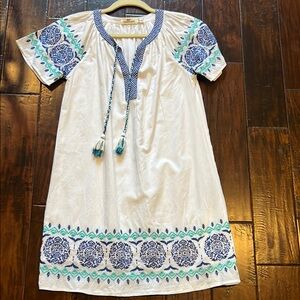 Vineyard Vines Embroidered White, Blue, and Green (Aqua) Dress